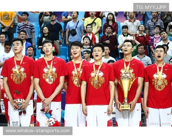 篮球世界杯：中国男篮力克对手晋级四强，历史性突破再创佳绩