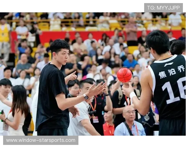 中国男篮迎战美国队 备战奥运新星崭露头角 拼搏精神再现赛场 中国男篮迎战美国队 备战奥运新星崭露头角 拼搏精神再现赛场