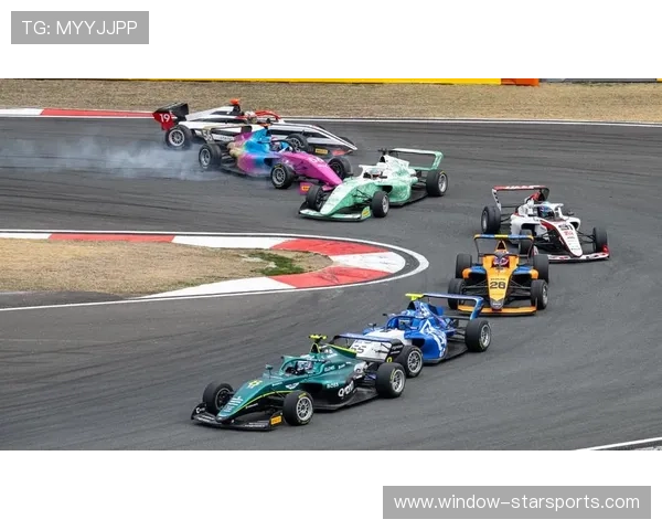 F1赛季最新动态：车队策略调整与顶尖车手表现解析